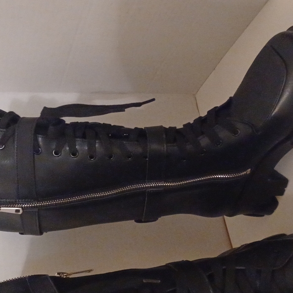 JESSICA BUURMAN Black Lug Sole Boots w/purses - Picture 4 of 7